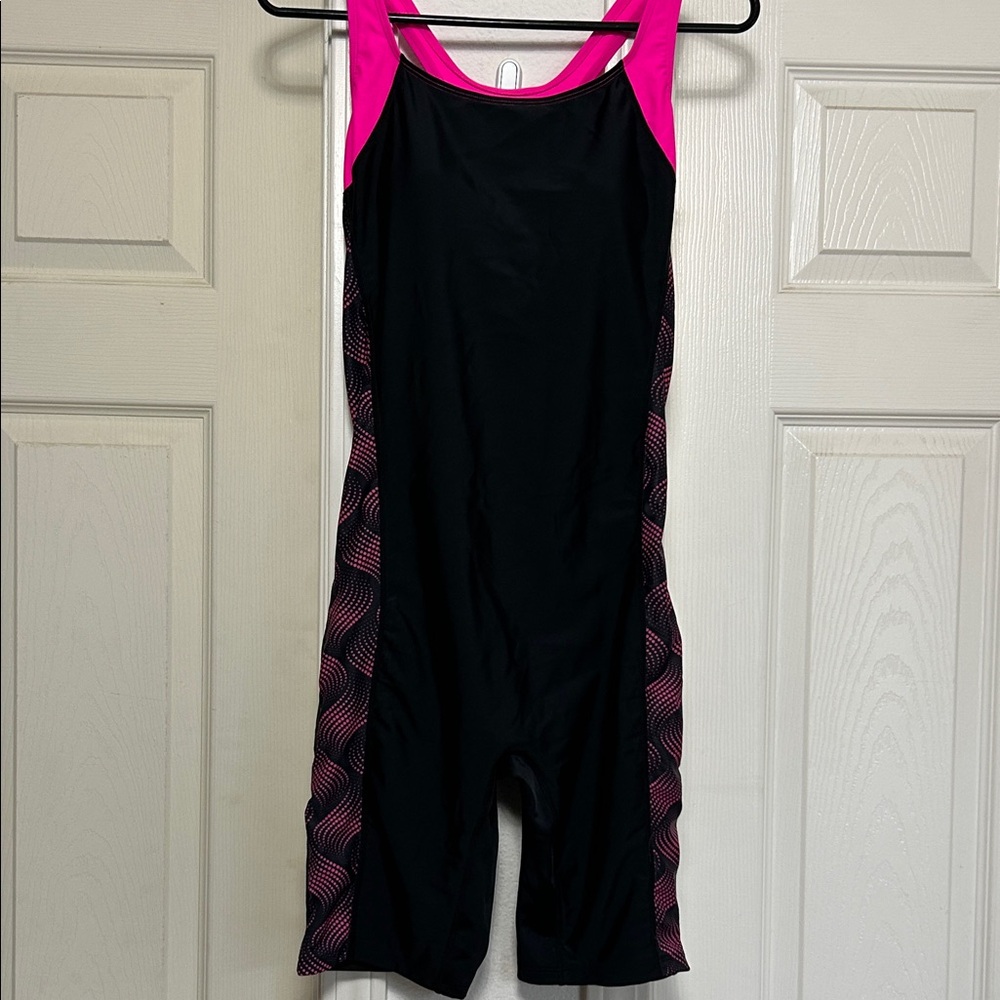 NWT Small Rash guard boy leg style